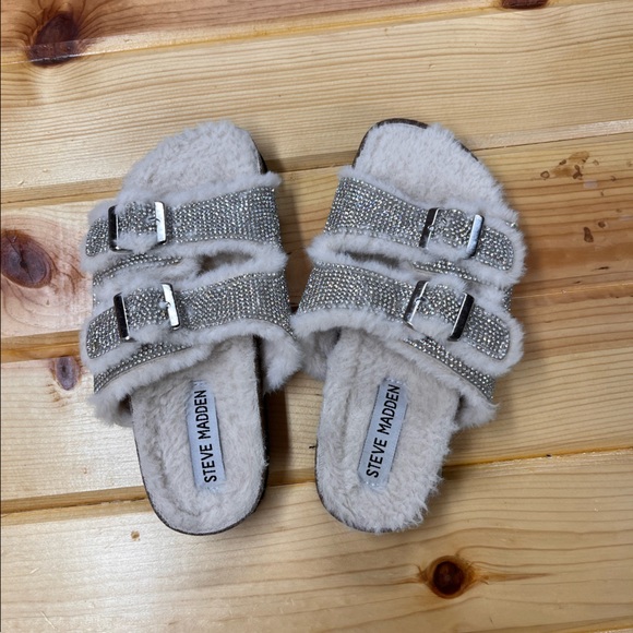 Steve Madden Other - GIRLS STEVE MADDEN slip on’s!